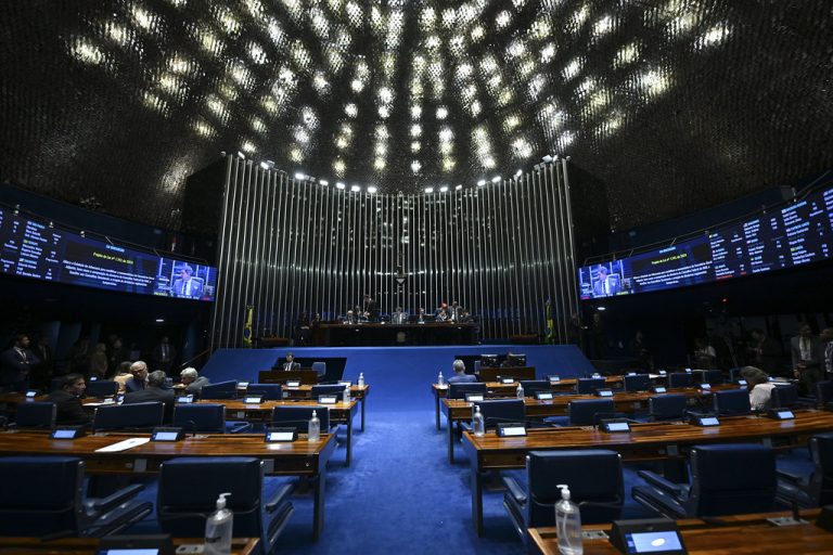 Maioria dos deputados em exercício busca a reeleição, mas cresce o número de quem concorre a outros cargos