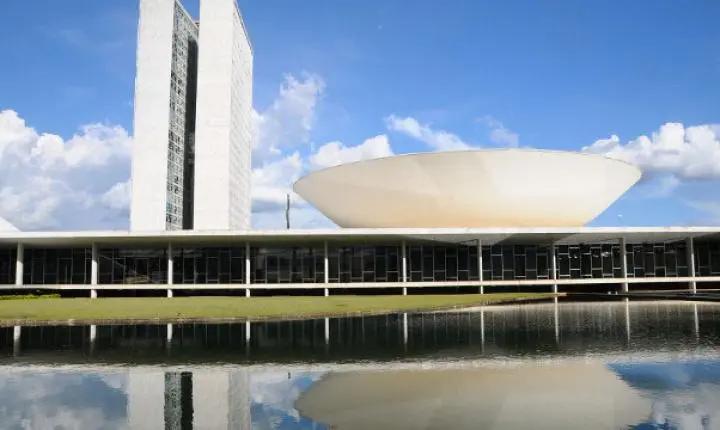 MP prevê R$ 18,5 bilhões em crédito para exportadores afetados por novo tarifaço dos EUA