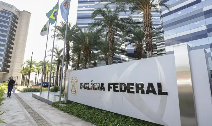 PF está com celular de Vorcaro e afirma poder enviar dados a ministros