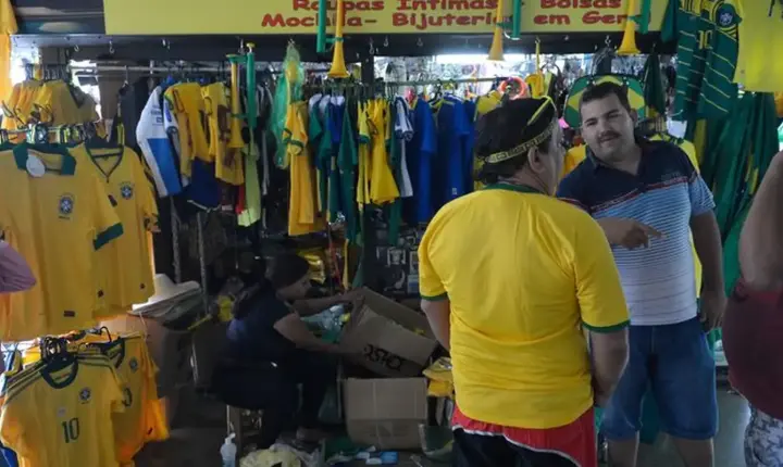 Vendas no comércio caem 0,8% em julho, com “ressaca” da Copa do Mundo